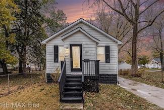 8311 Toepfer Rd, Warren, MI 48089