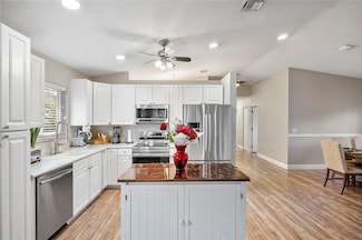 601 NE 34th Ct, Oakland Park, FL 33334