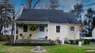 8 Downing Place, Harrington Park, NJ 07640