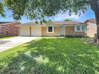 602 Meadowglen Dr, Baytown, TX 77521