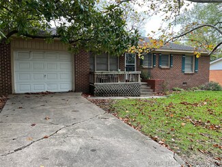 136 N Crownpoint Dr, Ada, OK 74820
