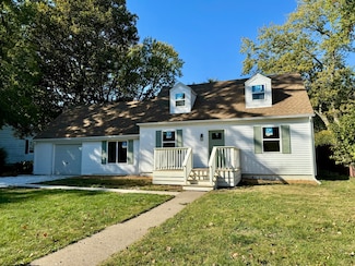 203 Flora Dr, Champaign, IL 61821