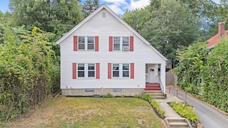 591 Lake Ave, Manchester, NH 03103