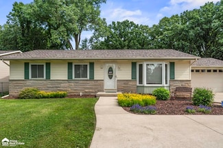 2482 Oakridge Dr, Flint, MI 48507