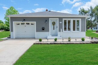 10 Roseau Ct, Toms River, NJ 08757