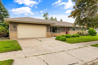 1635 N 21st St, Manitowoc, WI 54220