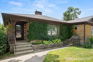 2250 Plainfield Ave NE, Grand Rapids, MI 49505