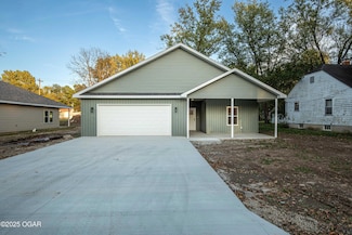 802 Maple St, Lamar, MO 64759