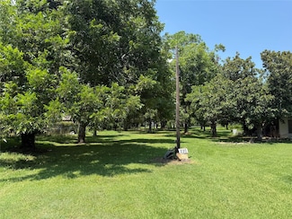 220 Allen Rd, Oyster Creek, TX 77541