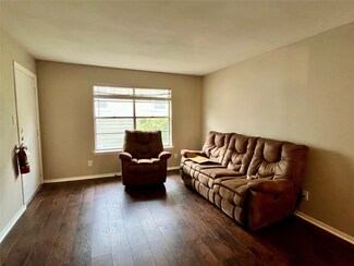 1107 N Locust St Unit 4, Denton, TX 76201