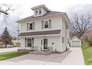 507 E 1st St, Anamosa, IA 52205