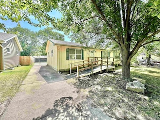 430 N 9th St, Towanda, KS 67144