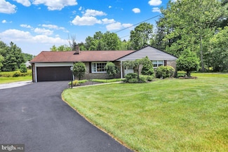 565 Shelbourne Rd, Reading, PA 19606