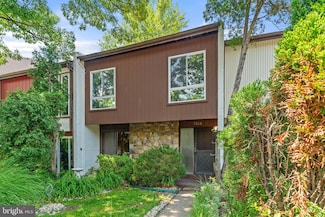 7266 Hillary St, Alexandria, VA 22315