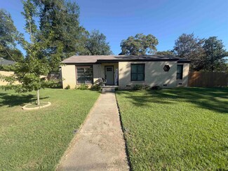 215 Yorke St, Mount Pleasant, TX 75455