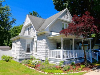537 N Main St, Berrien Springs, MI 49103
