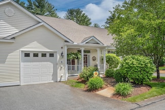 6 Concord Coach Ln, Litchfield, NH 03052