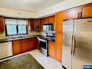 409 3rd St Unit 1st FL, Palisades Park, NJ 07650