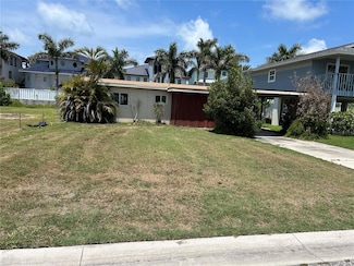 17610 1st St E, Redington Shores, FL 33708