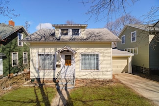 1013 High St, Manistee, MI 49660