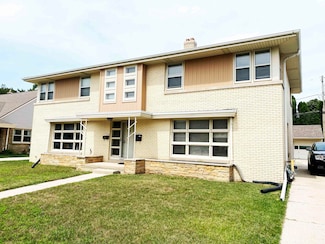 2102 E Howard Ave, Saint Francis, WI 53235