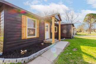 904 Edgewood St, Ennis, TX 75119