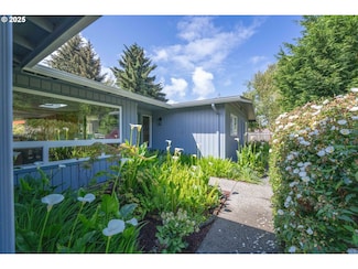 90726 Sanddollar Ln, Coos Bay, OR 97420