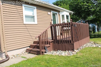 1030 Meida St, Flint, MI 48532