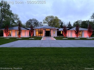 4144 Rouge Circle Dr, Troy, MI 48098