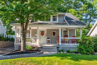 44 Lincoln Ave, Livingston, NJ 07039