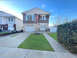 458 Willow Rd W, Staten Island, NY 10314