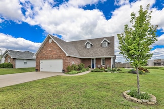 1511 E San Martin St, Bolivar, MO 65613