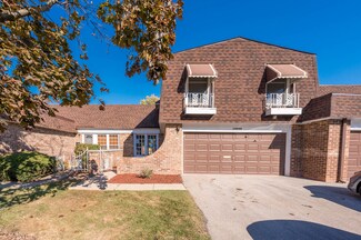17W754 Lowell Ln, Villa Park, IL 60181