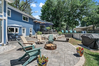 10727 Braewood Cir, Bloomington, MN 55437