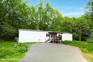 93 Wynkoop Dr, Kerhonkson, NY 12446