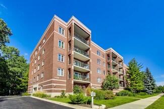 5320 N Lowell Ave Unit 406, Chicago, IL 60630