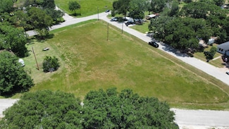 1407 N Wharton St, El Campo, TX 77437