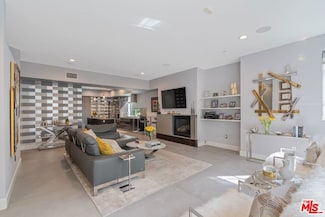 1250 N Harper Ave Unit 302, West Hollywood, CA 90046