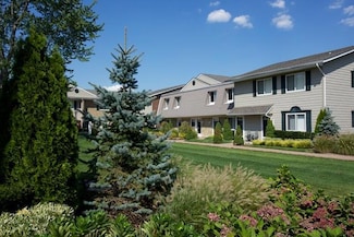 94 Moonlight Walk Unit 94, Holbrook, NY 11741