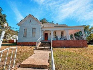 702 N Fowler St, Palestine, TX 75801