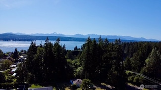 221 NW Nichols Ave, Bremerton, WA 98311