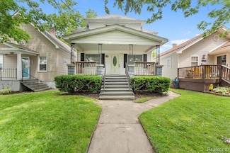 922 Maple St, Wyandotte, MI 48192