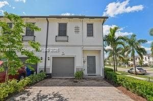 689 SW 11th St, Florida City, FL 33034