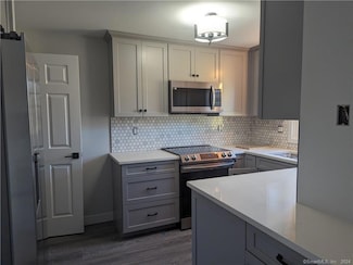 10 Old Farms Ln, New Milford, CT 06776