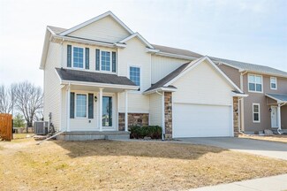9384 Red Sunset Dr, West Des Moines, IA 50266