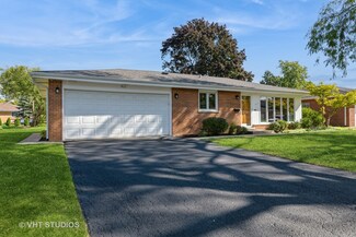 911 S See Gwun Ave, Mount Prospect, IL 60056