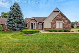 43760 Boulder Dr, Clinton Township, MI 48038