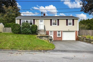 4 Saint Anna Ave, Bristol, RI 02809