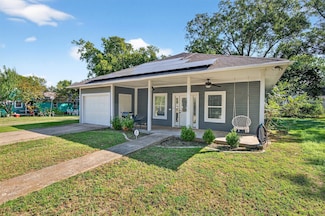 620 Throckmorton St, Gainesville, TX 76240