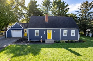 35 North St, Newport, ME 04953